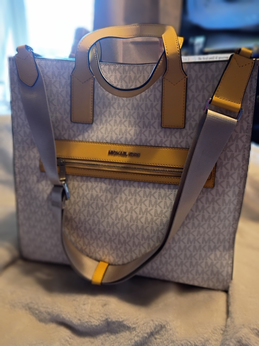 Michael Kors Kenly Large Signature Tote